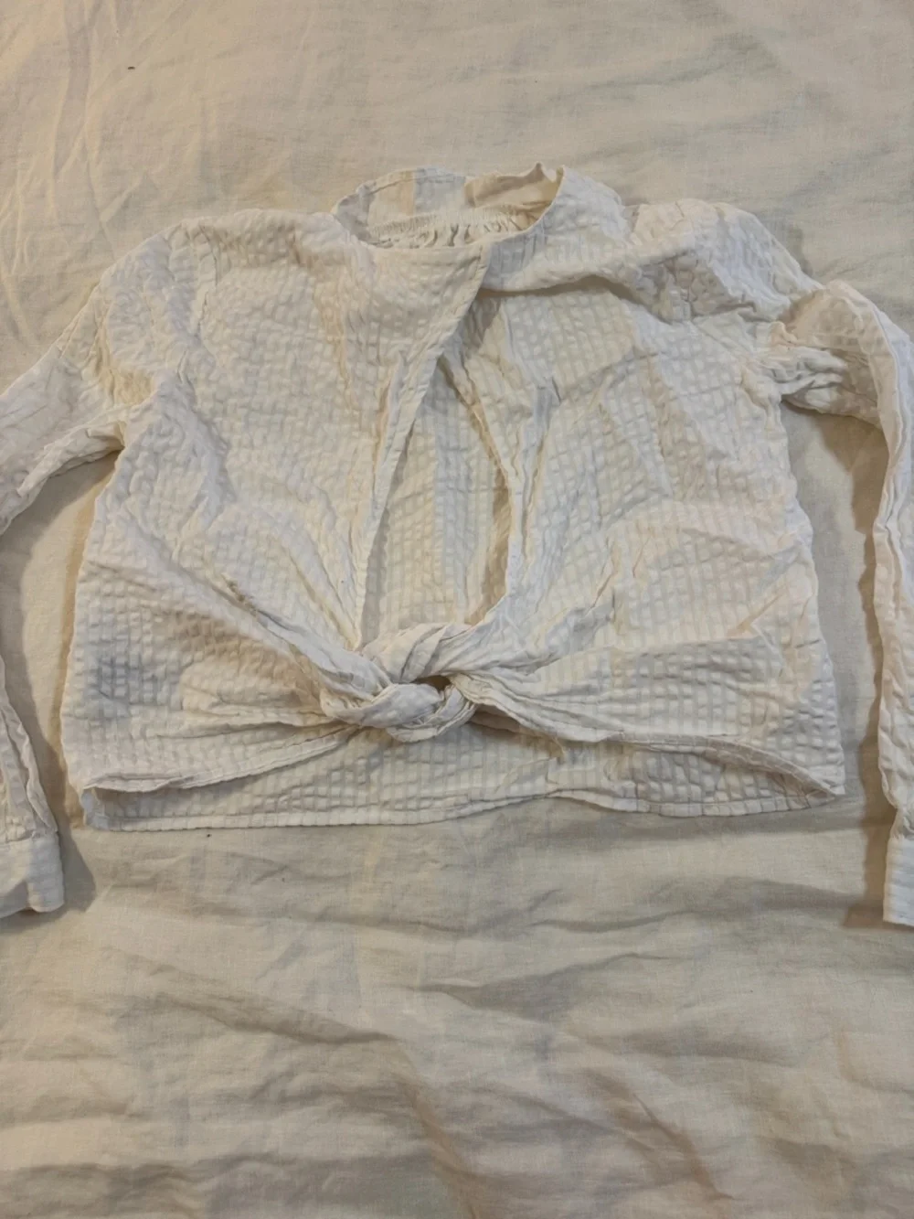 H&M, white long-sleeve seersucker top, ties in back, womens size 2 - Picture 7 of 9